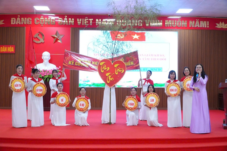 CHUNG KHẢO HỘI THI BÁO CÁO VIÊN, TUYÊN TRUYỀN VIÊN GIỎI XÃ DÂN HOÀ NĂM 2026: ĐƯA NGHỊ QUYẾT ĐẢNG VÀO CUỘC SỐNG- Ảnh 10.