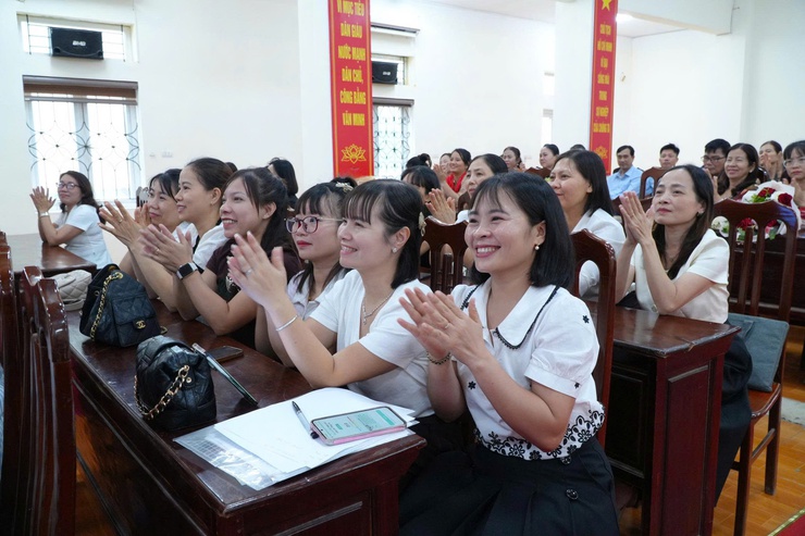  CHUNG KHẢO HỘI THI BÁO CÁO VIÊN, TUYÊN TRUYỀN VIÊN GIỎI XÃ DÂN HOÀ NĂM 2026: ĐƯA NGHỊ QUYẾT ĐẢNG VÀO CUỘC SỐNG- Ảnh 9.