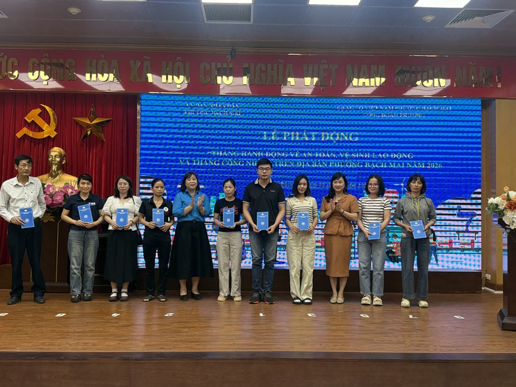 Phường Bạch Mai tổ chức Lễ phát động hưởng ứng Tháng hành động về An toàn - vệ sinh lao động và Tháng công nhân năm 2026 trên địa bàn toàn phường Bạch Mai.- Ảnh 5.