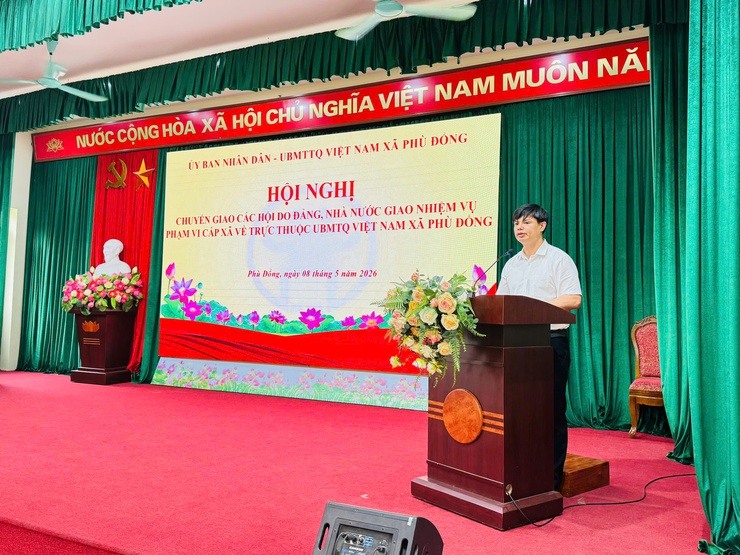 Hội nghị công bố Quyết định về việc chuyển giao các hội do Đảng, Nhà nước giao nhiệm vụ về trực thuộc Ủy ban MTTQ Việt Nam xã Phù Đổng.- Ảnh 3.