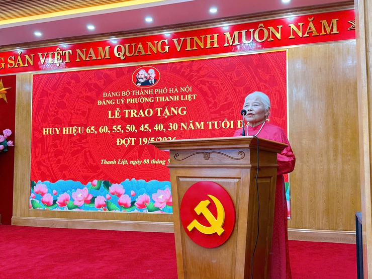 76 đảng viên phường Thanh Liệt vinh dự nhận Huy hiệu Đảng đợt 19/5- Ảnh 17.