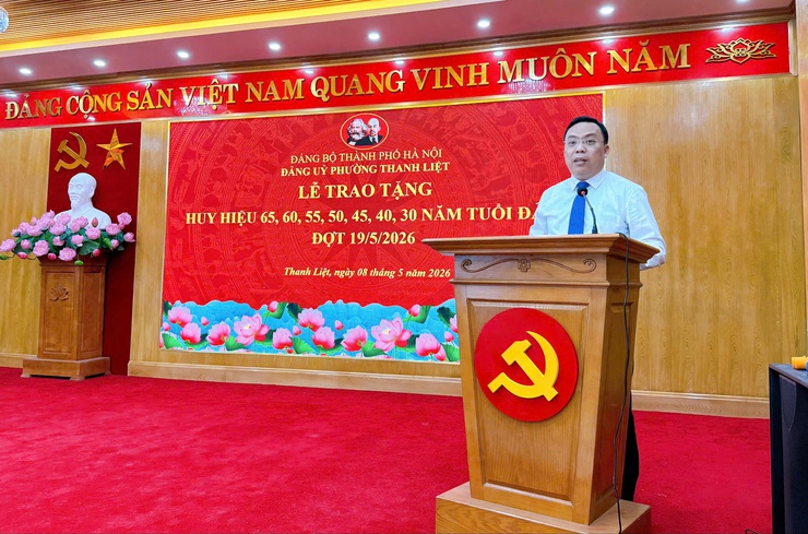 76 đảng viên phường Thanh Liệt vinh dự nhận Huy hiệu Đảng đợt 19/5- Ảnh 18.