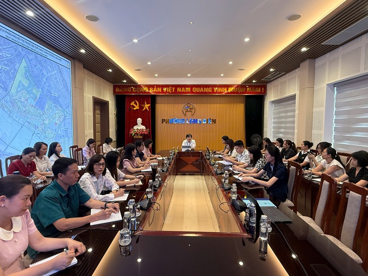 UBND phường Long Biên triển khai công tác định hướng, biên tập, hướng dẫn đăng tải tin, bài trên 03 kênh thông tin tuyên truyền của phường- Ảnh 1.