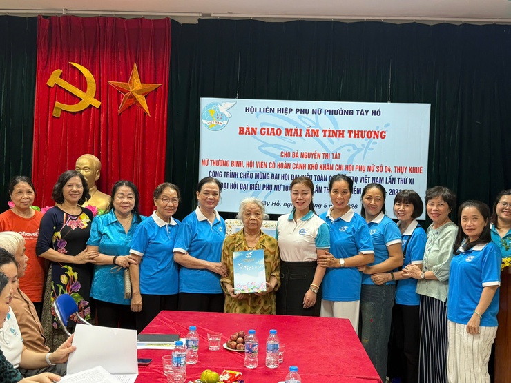 Hội LHPN phường Tây Hồ tổ chức nghiệm thu và bàn giao công trình “Mái ấm tình thương”- Ảnh 6.