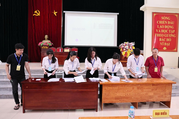 HÒA XÁ THU HƠN 450 TRIỆU ĐỒNG TỪ ĐẤU GIÁ QUYỀN SỬ DỤNG ĐẤT NÔNG NGHIỆP CÔNG ÍCH- Ảnh 3.