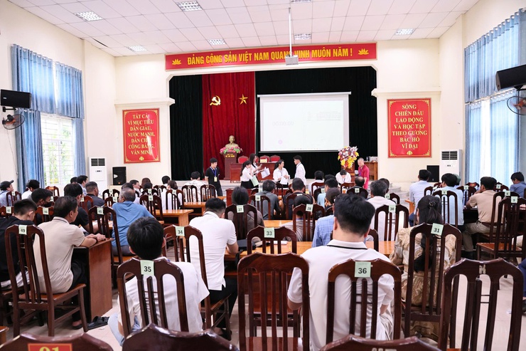 HÒA XÁ THU HƠN 450 TRIỆU ĐỒNG TỪ ĐẤU GIÁ QUYỀN SỬ DỤNG ĐẤT NÔNG NGHIỆP CÔNG ÍCH- Ảnh 4.