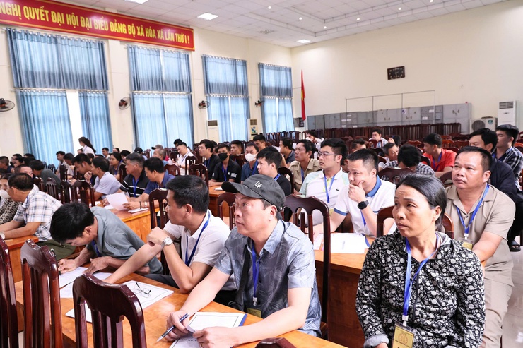 HÒA XÁ THU HƠN 450 TRIỆU ĐỒNG TỪ ĐẤU GIÁ QUYỀN SỬ DỤNG ĐẤT NÔNG NGHIỆP CÔNG ÍCH- Ảnh 1.