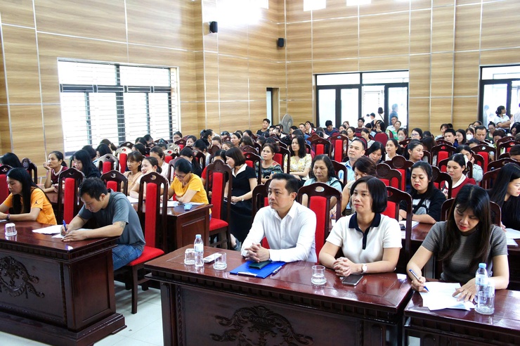 Phường Phú Thượng tổ chức hội nghị tuyên truyền kiến thức an toàn thực phẩm và khám sức khỏe cho các cơ sở sản xuất, kinh doanh thực phẩm- Ảnh 1.