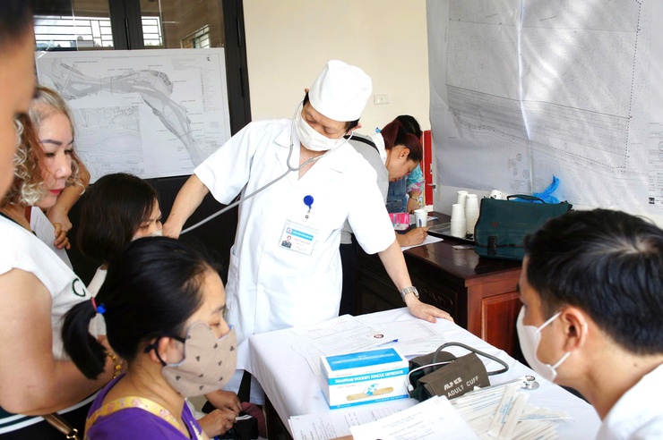 Phường Phú Thượng tổ chức hội nghị tuyên truyền kiến thức an toàn thực phẩm và khám sức khỏe cho các cơ sở sản xuất, kinh doanh thực phẩm- Ảnh 5.