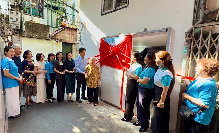 Hội LHPN phường Tây Hồ tổ chức nghiệm thu và bàn giao công trình “Mái ấm tình thương”- Ảnh 5.