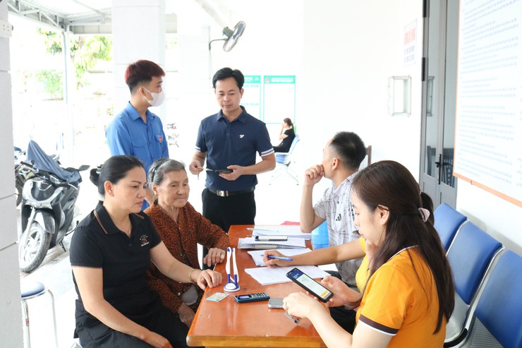 Quảng Bị hỗ trợ người cao tuổi, gia đình chính sách và người yếu thế thực hiện thủ tục nhận lương hưu, trợ cấp BHXH- Ảnh 5.