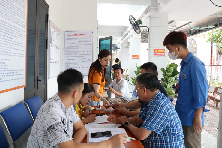 Quảng Bị hỗ trợ người cao tuổi, gia đình chính sách và người yếu thế thực hiện thủ tục nhận lương hưu, trợ cấp BHXH- Ảnh 7.
