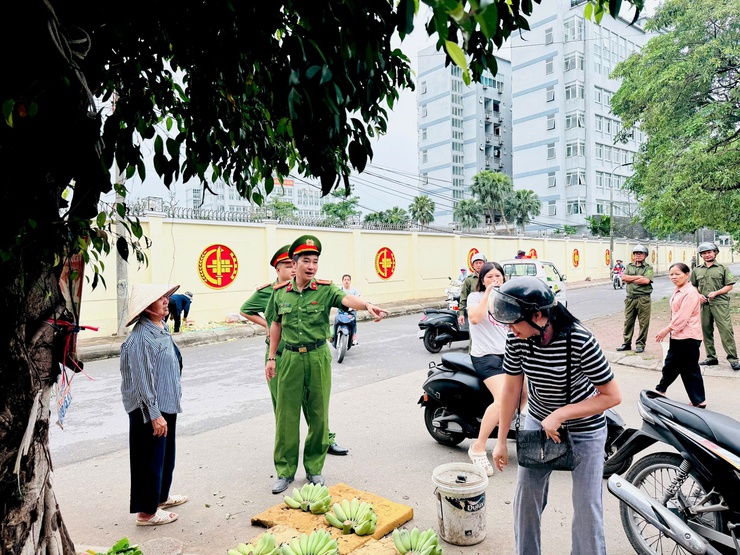 Nam Phù: Không nản bước gỡ "điểm nghẽn” văn minh đô thị- Ảnh 9.
