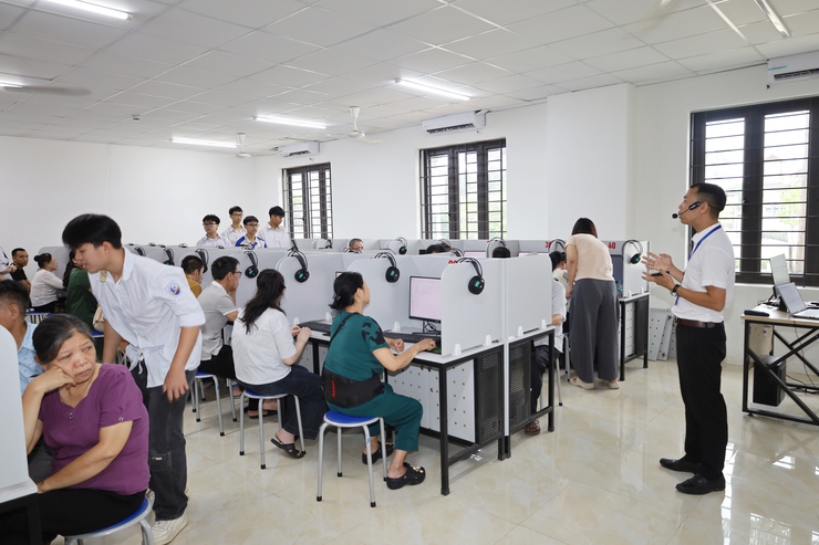 Hội Người khuyết tật phường Tùng Thiện khai giảng lớp dạy tin học văn phòng và sử dụng Internet dành cho người khuyết tật- Ảnh 2.