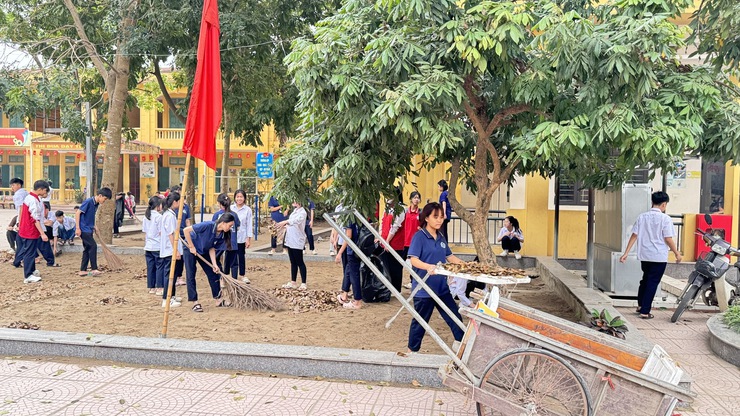Thầy và trò THCS Võng Xuyên chung tay làm đẹp cảnh quan trường học- Ảnh 3.