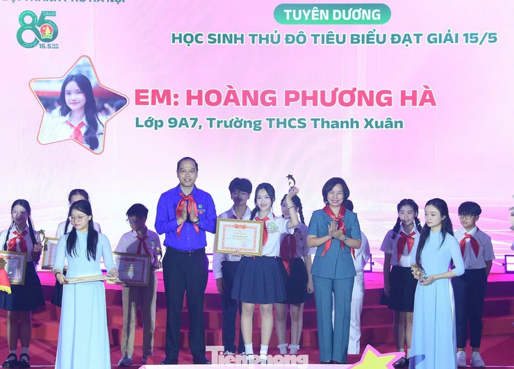 Học sinh trường THCS Thanh Xuân vinh dự nhận bằng khen “Gương mặt học sinh tiêu biểu Thủ đô, đạt giải thưởng 15/5”- Ảnh 1.