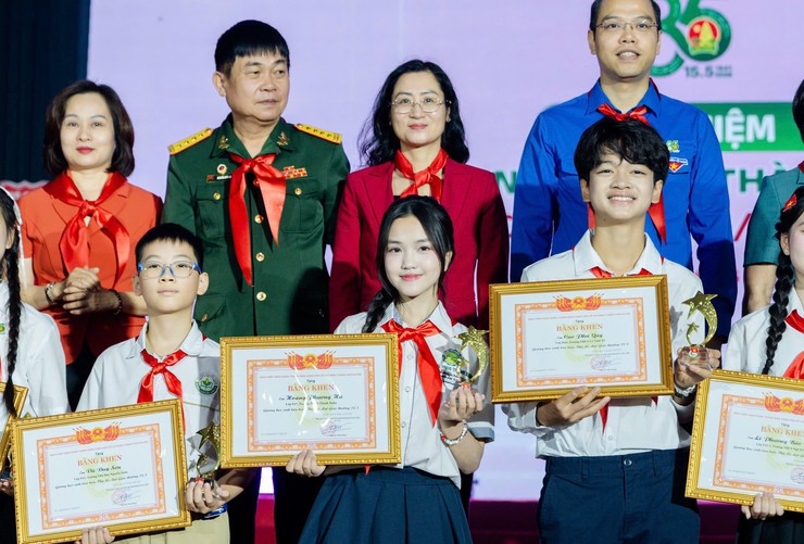 Học sinh trường THCS Thanh Xuân vinh dự nhận bằng khen “Gương mặt học sinh tiêu biểu Thủ đô, đạt giải thưởng 15/5”- Ảnh 3.