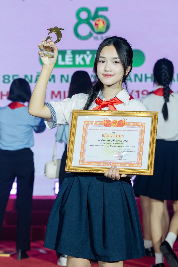 Học sinh trường THCS Thanh Xuân vinh dự nhận bằng khen “Gương mặt học sinh tiêu biểu Thủ đô, đạt giải thưởng 15/5”- Ảnh 2.