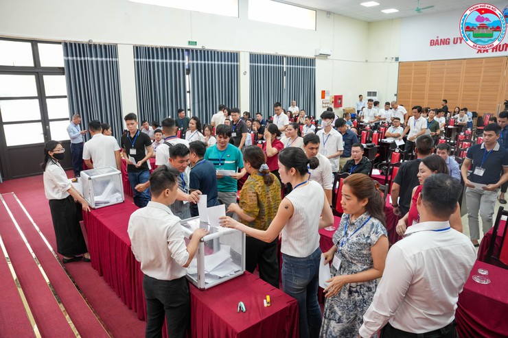UBND XÃ HƯNG ĐẠO TỔ CHỨC THÀNH CÔNG PHIÊN ĐẤU GIÁ QUYỀN SỬ DỤNG ĐẤT ĐỐI VỚI 19 LÔ ĐẤT THUỘC DỰ ÁN ĐG31 THÔN YÊN QUÁN- Ảnh 5.