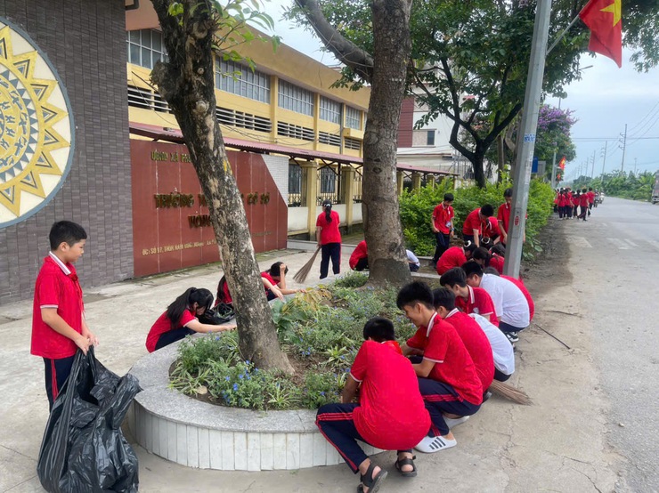 Thầy và trò THCS Võng Xuyên chung tay làm đẹp cảnh quan trường học- Ảnh 6.