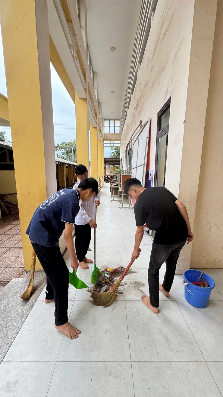 Thầy và trò THCS Võng Xuyên chung tay làm đẹp cảnh quan trường học- Ảnh 8.