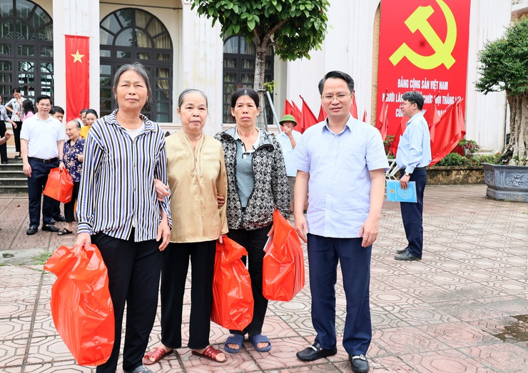 Quảng Bị: Trao tặng 50 suất quà cho hộ có hoàn cảnh khó khăn- Ảnh 10.