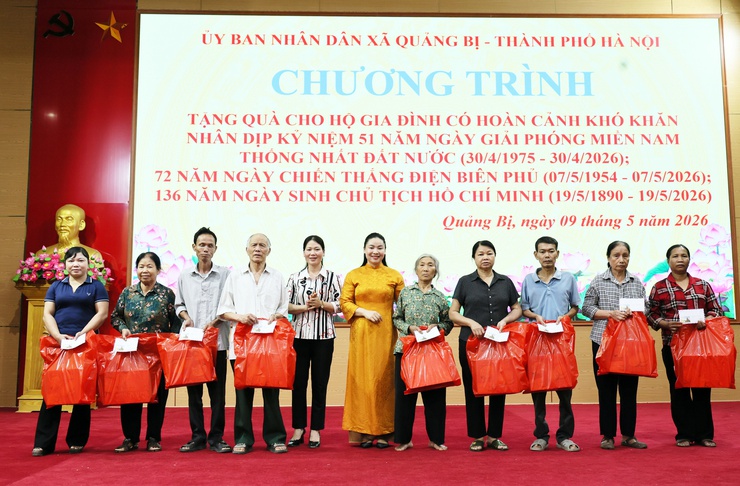 Quảng Bị: Trao tặng 50 suất quà cho hộ có hoàn cảnh khó khăn- Ảnh 6.