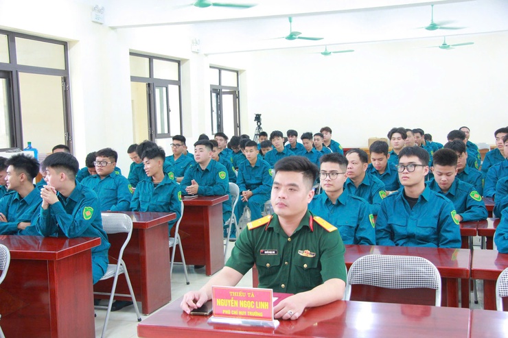 Thanh Trì khai mạc huấn luyện lực lượng dân quân cơ động năm 2026- Ảnh 1.