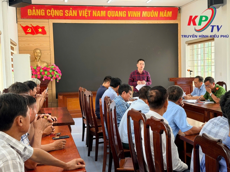 UBND xã Kiều Phú triển khai đồng bộ giải pháp phục vụ thu hoạch lúa, ổn định giá dịch vụ cho nông dân- Ảnh 7.
