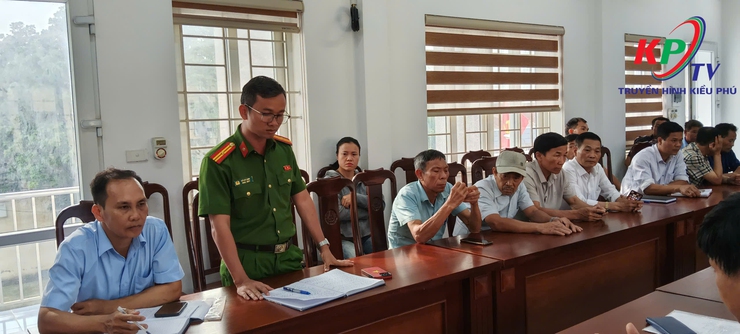 UBND xã Kiều Phú triển khai đồng bộ giải pháp phục vụ thu hoạch lúa, ổn định giá dịch vụ cho nông dân- Ảnh 3.