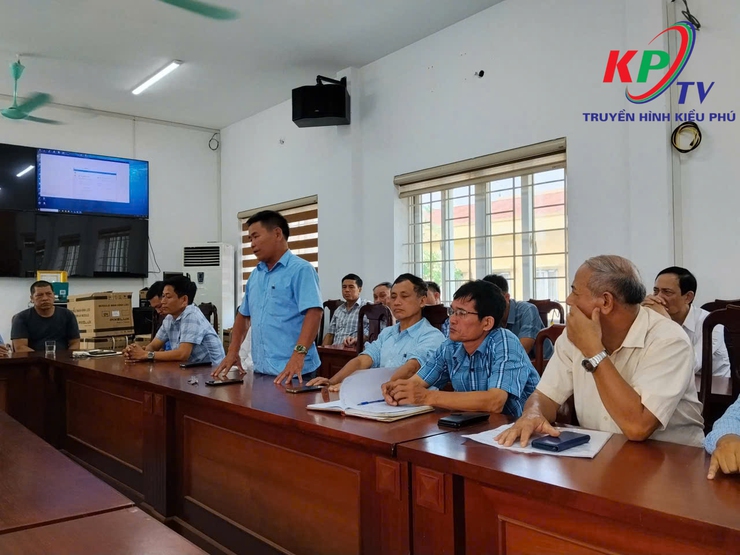 UBND xã Kiều Phú triển khai đồng bộ giải pháp phục vụ thu hoạch lúa, ổn định giá dịch vụ cho nông dân- Ảnh 4.