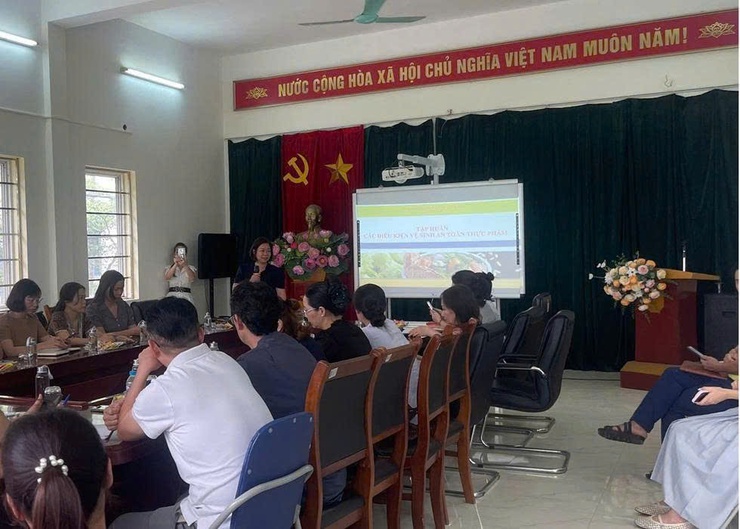 Đông Ngạc tổ chức tập huấn hướng dẫn các văn bản quản lý an toàn thực phẩm năm 2026- Ảnh 1.