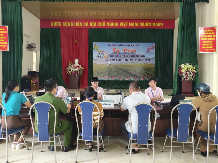 Ngân hàng Chính sách xã hội Ba Vì giải ngân khoản vay đầu tiên cho người sau cai nghiện ma tuý- Ảnh 1.