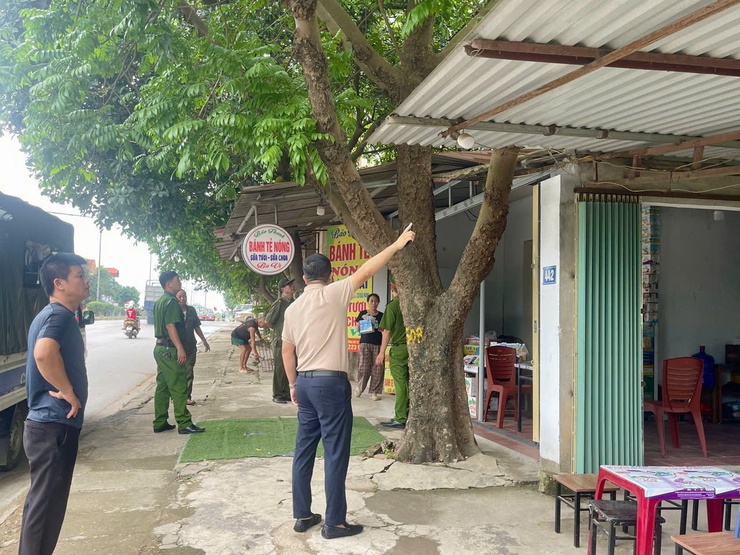 NGÀY 9/5: PHƯỜNG SƠN TÂY TIẾP TỤC RA QUÂN XỬ LÝ NGHIÊM VI PHẠM TRẬT TỰ ĐÔ THỊ TẠI NHIỀU TUYẾN PHỐ TRÊN ĐỊA BÀN - Ảnh 4.
