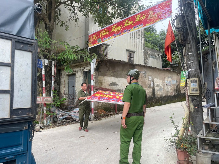 NGÀY 9/5: PHƯỜNG SƠN TÂY TIẾP TỤC RA QUÂN XỬ LÝ NGHIÊM VI PHẠM TRẬT TỰ ĐÔ THỊ TẠI NHIỀU TUYẾN PHỐ TRÊN ĐỊA BÀN - Ảnh 5.