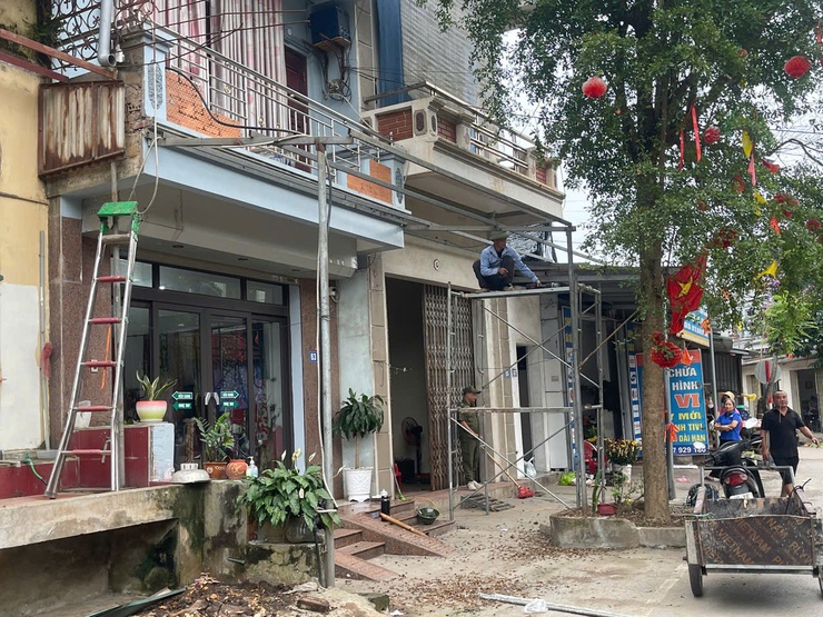 NGÀY 9/5: PHƯỜNG SƠN TÂY TIẾP TỤC RA QUÂN XỬ LÝ NGHIÊM VI PHẠM TRẬT TỰ ĐÔ THỊ TẠI NHIỀU TUYẾN PHỐ TRÊN ĐỊA BÀN - Ảnh 2.