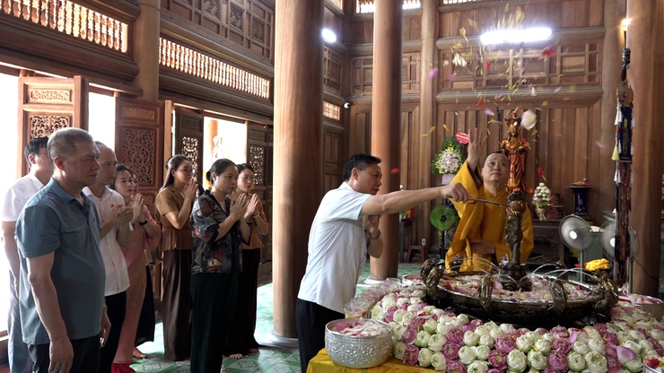 Lãnh đạo xã Mỹ Đức chúc mừng Đại lễ Phật đản PL.2570 tại chùa Hưng Khánh- Ảnh 3.