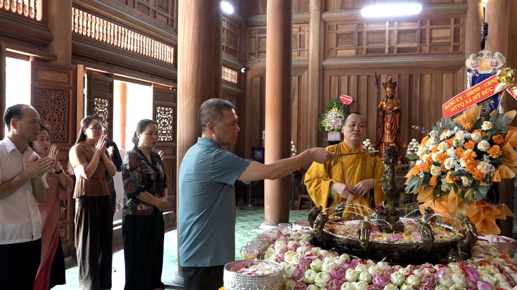 Lãnh đạo xã Mỹ Đức chúc mừng Đại lễ Phật đản PL.2570 tại chùa Hưng Khánh- Ảnh 5.