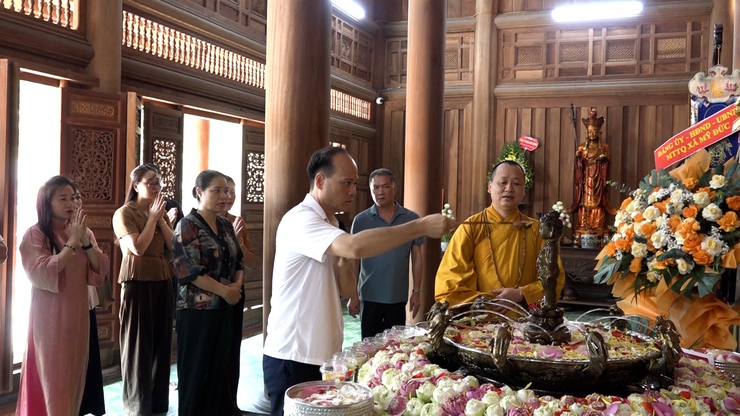 Lãnh đạo xã Mỹ Đức chúc mừng Đại lễ Phật đản PL.2570 tại chùa Hưng Khánh- Ảnh 6.