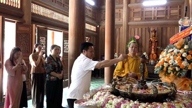 Lãnh đạo xã Mỹ Đức chúc mừng Đại lễ Phật đản PL.2570 tại chùa Hưng Khánh- Ảnh 7.