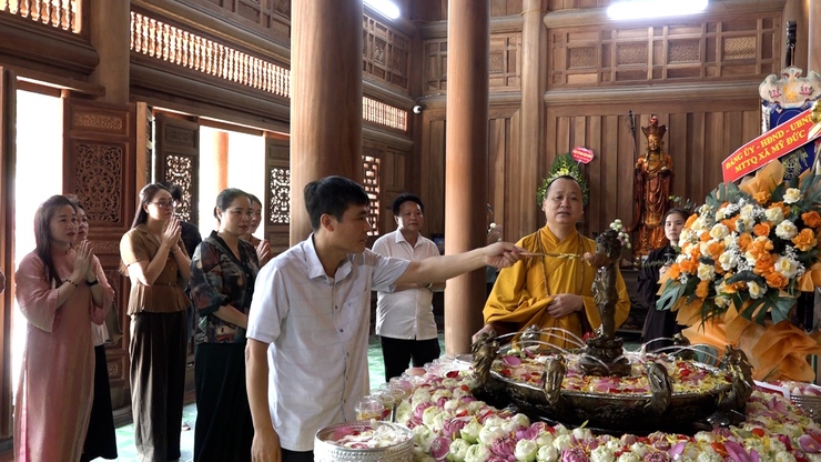 Lãnh đạo xã Mỹ Đức chúc mừng Đại lễ Phật đản PL.2570 tại chùa Hưng Khánh- Ảnh 8.
