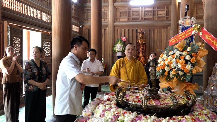 Lãnh đạo xã Mỹ Đức chúc mừng Đại lễ Phật đản PL.2570 tại chùa Hưng Khánh- Ảnh 9.
