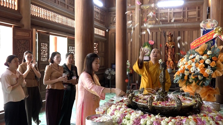 Lãnh đạo xã Mỹ Đức chúc mừng Đại lễ Phật đản PL.2570 tại chùa Hưng Khánh- Ảnh 10.