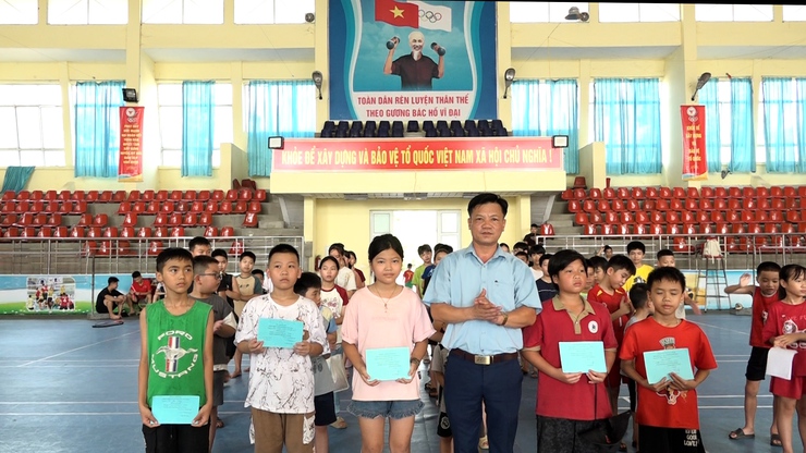Xã Mỹ Đức khai mạc lớp dạy bơi phòng, chống đuối nước cho trẻ em năm 2026- Ảnh 2.