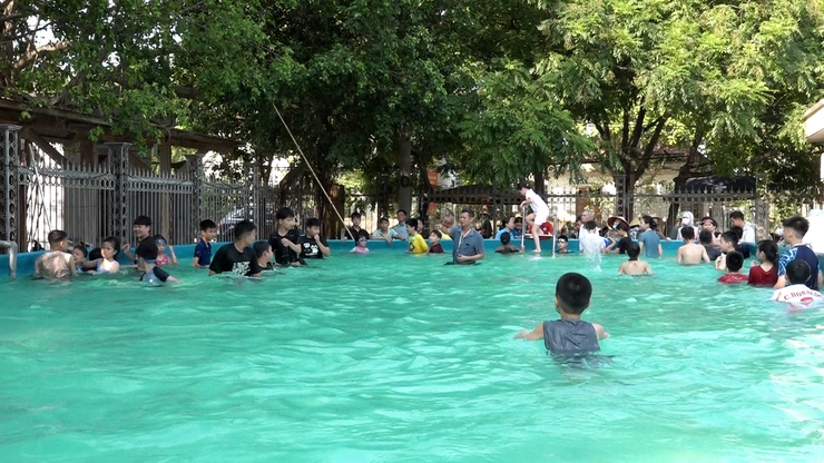 Xã Mỹ Đức khai mạc lớp dạy bơi phòng, chống đuối nước cho trẻ em năm 2026- Ảnh 7.