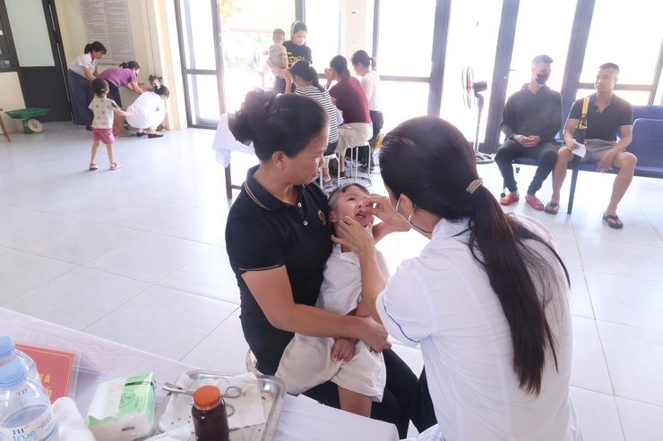  Xã Hòa Phú đồng loạt triển khai chiến dịch cân đo, đánh giá tình trạng dinh dưỡng và bổ sung Vitamin A đợt I năm 2026- Ảnh 6.