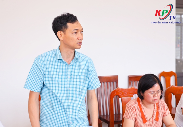 Cán bộ, viên chức Trung tâm dịch vụ tổng hợp xã Kiều Phú tổ chức Lễ chào cờ đầu tháng- Ảnh 9.