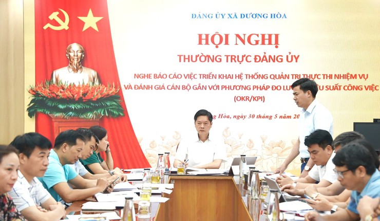 Thường trực Đảng uỷ xã nghe cáo báo công tác triển khai hệ thống OKR/KPI trên không gian làm việc số HanoiWork - Ảnh 6.