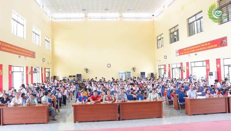 168 thiếu nhi tiêu biểu được tuyên dương tại Liên hoan Cháu ngoan Bác Hồ xã Phú Cát năm học 2025 – 2026- Ảnh 1.