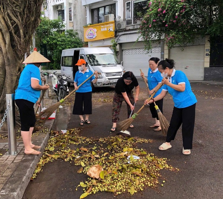 Hội Liên hiệp Phụ nữ phường Ô Chợ Dừa: hoạt động hưởng ứng Tháng hành động vì môi trường và Ngày Môi trường Thế giới 5/6- Ảnh 1.